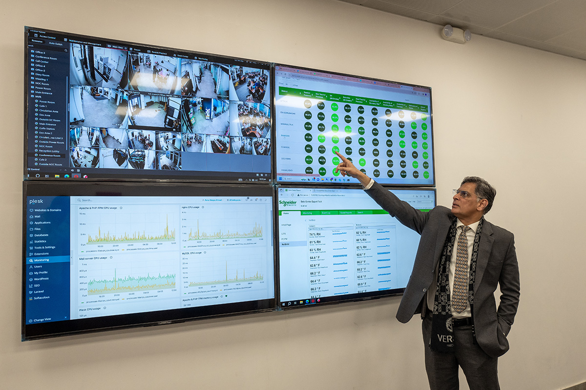 Large monitors at the PMIU data center show the various indicators tracked in real time by the integrated management information system. Credit: GPE/Sebastian Rich